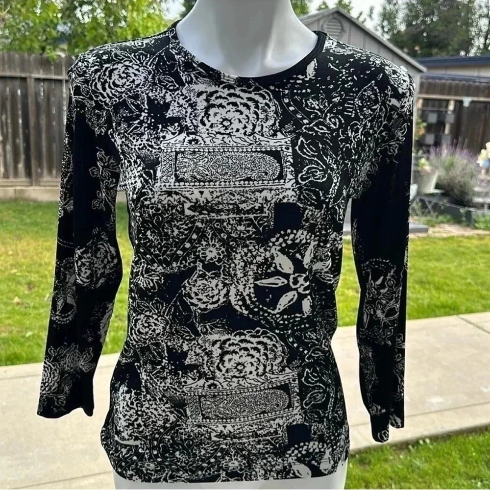 CHICO’S TRAVELERS Black and White Floral Women's Top Women Size 0